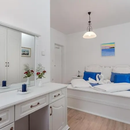 Ante - With Pool Appartement Cavtat